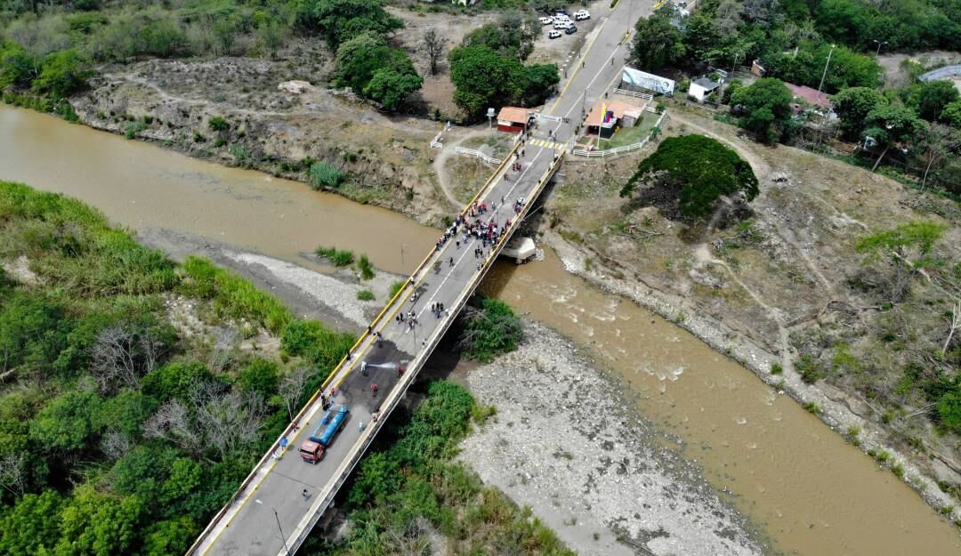 Vista aérea del puente internacional Francisco de Paula Santander entre Norte de Santander (Colombia) y Táchira (Venezuela).          Foto: Getty 
