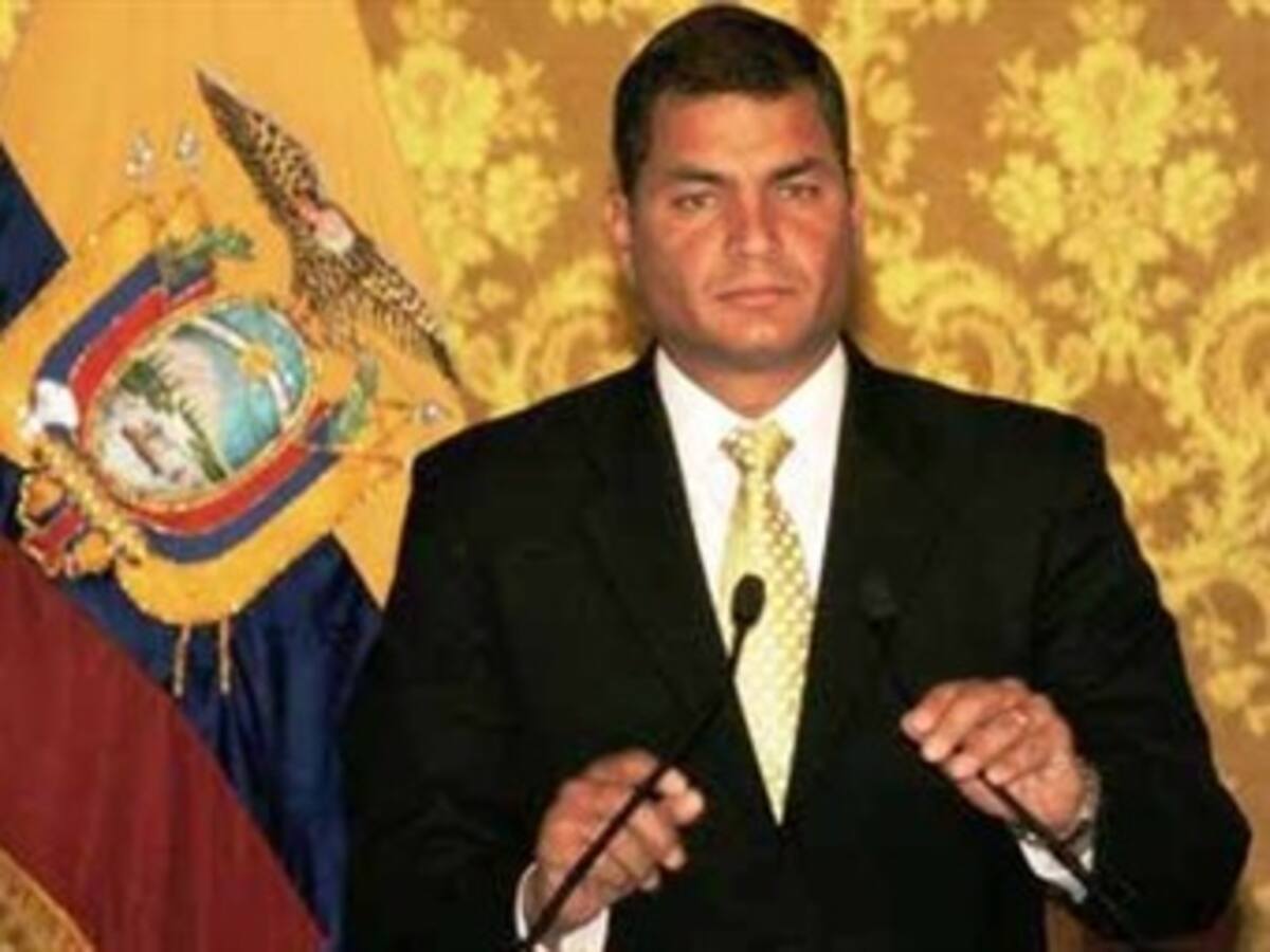 Correa pidió licencia como presidente para actuar en campaña electoral