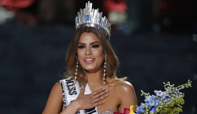 Ariadna Gutiérrez en los instantes con la corona de Miss Universo.