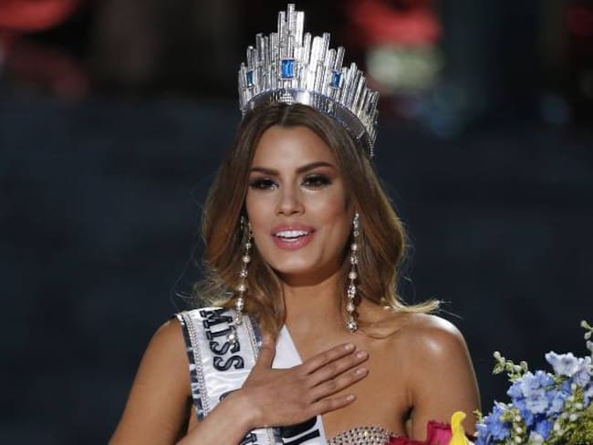 Ariadna Gutiérrez en los instantes con la corona de Miss Universo.