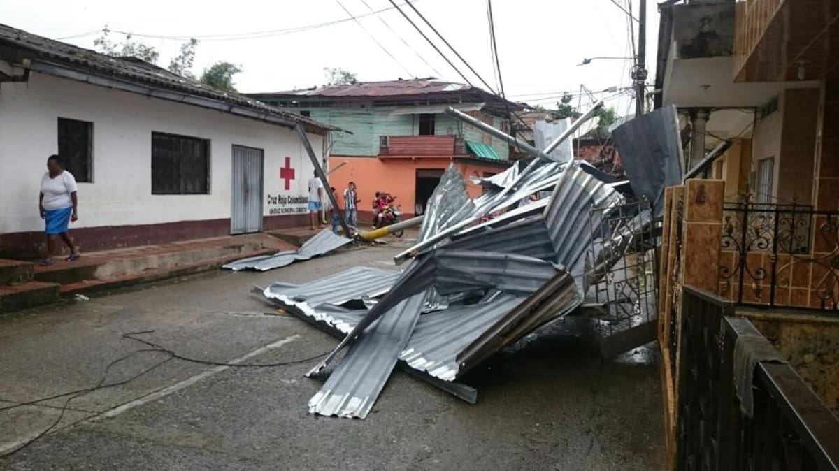 Una mujer muerta y 300 casas afectadas con el fenómeno natural. Dos templos de la localidad también resultaron averiados