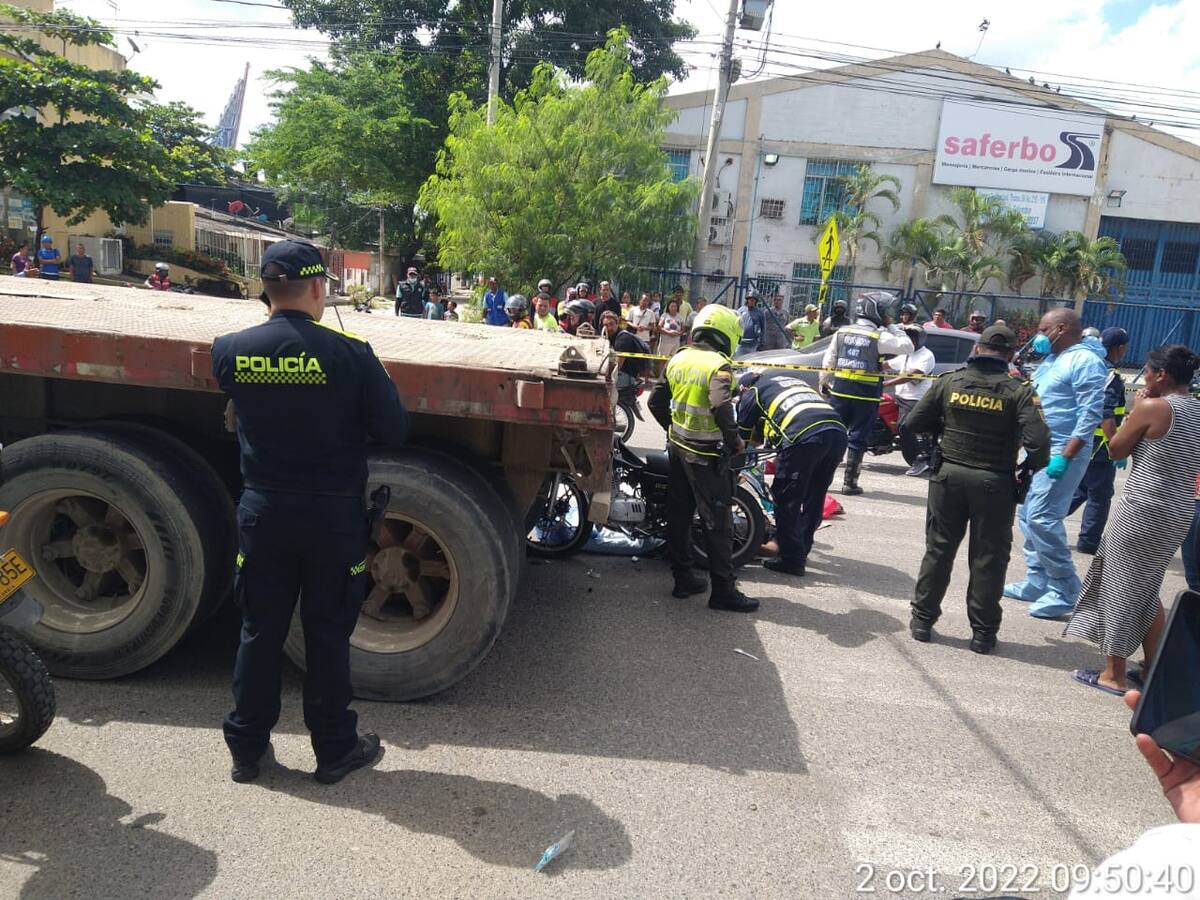 Racha de accidentes en Cartagena: motociclista murió tras chocar con una tractomula