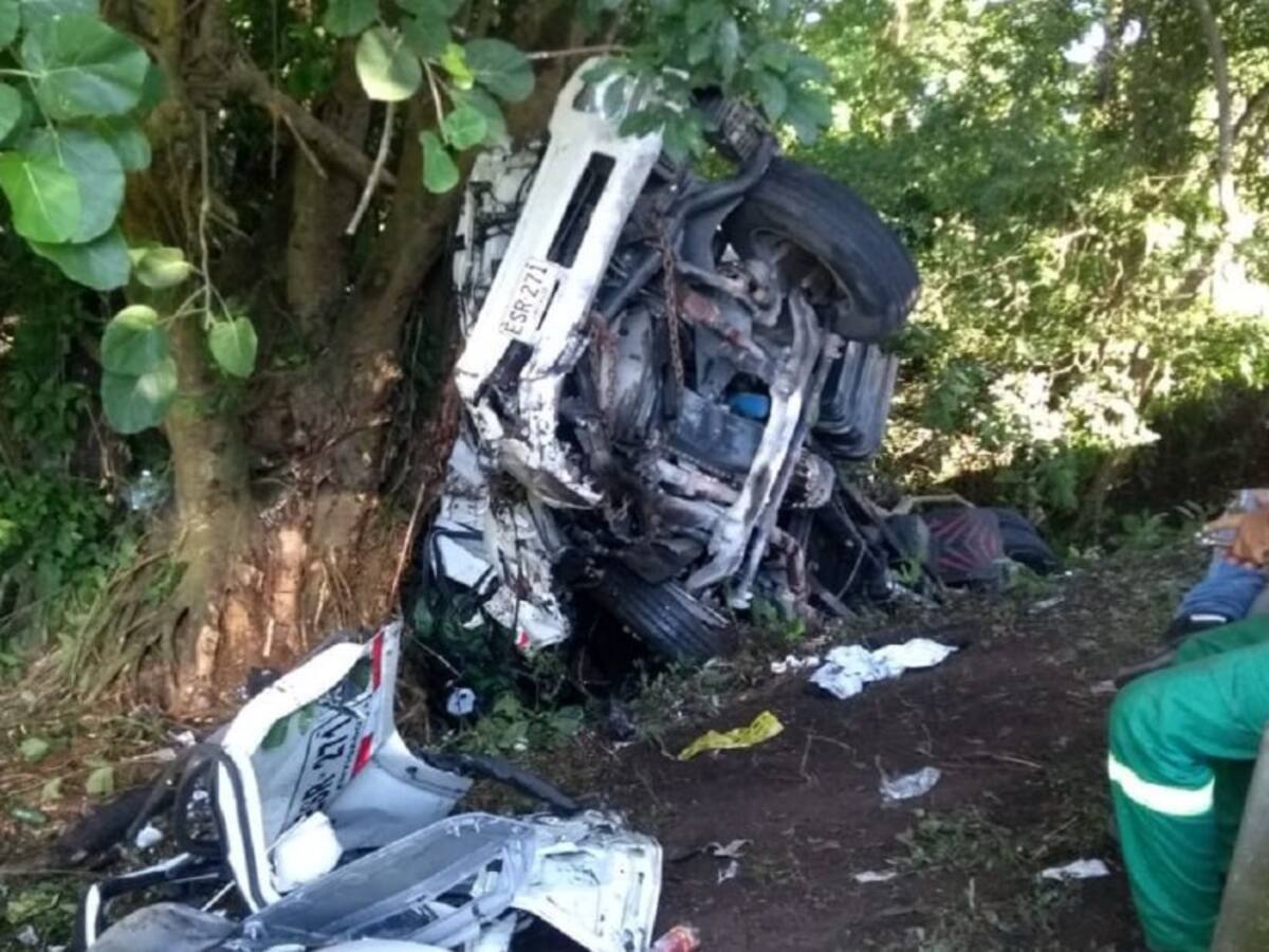 Tres heridos deja volcamiento de un camión entre Cartagena y Barranquilla