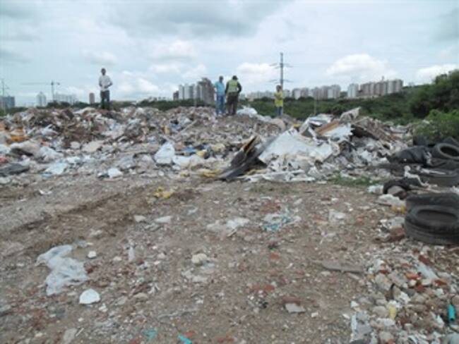 Encuentran desechos hospitalarios en sector de la Circunvalar en Barranquilla