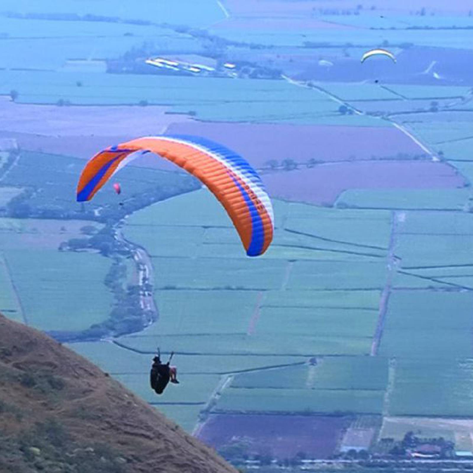 El deportista debió aterrizar de emergencia por las malas condiciones climáticas.
