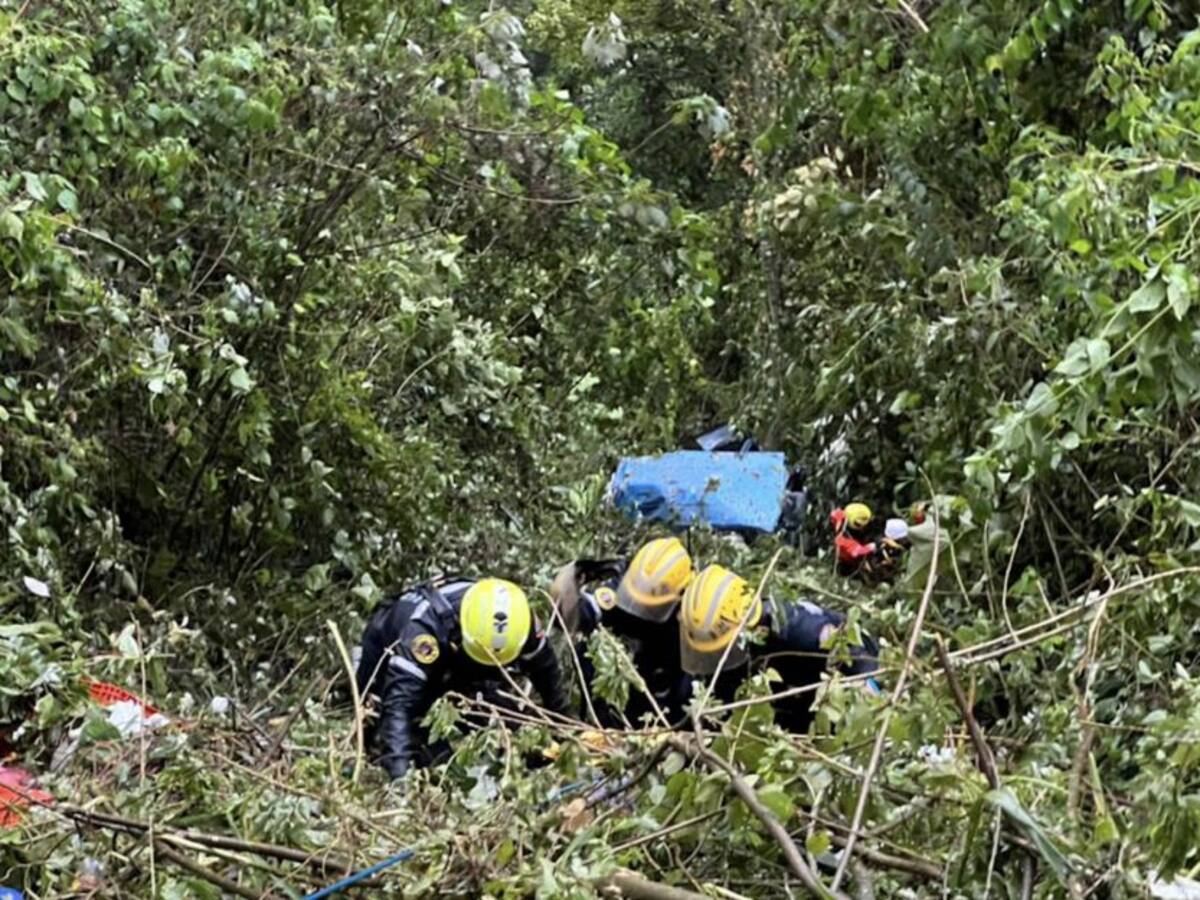 Dos personas lesionadas y cuatro viviendas evacuadas por lluvias en Medellín