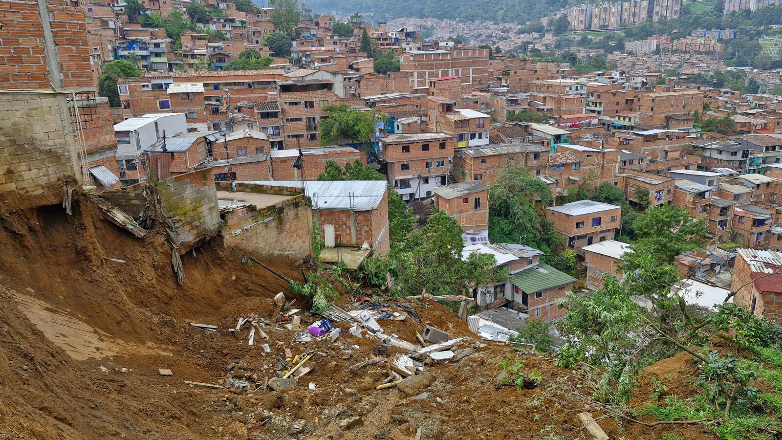 Zona de emergencia en Villatina, tras graves deslizamientos ocasionados por las lluvias en Medellín. Foto: Alcaldía Distrital.