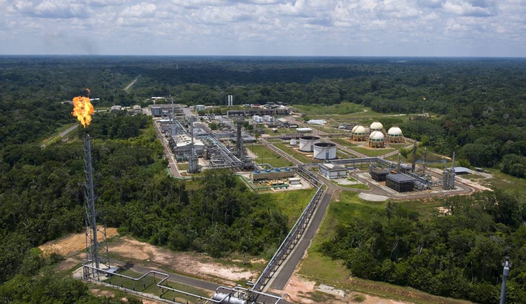 Uno de los centros de operación extractiva de Petrobras en el Amazonas brasileño.        Foto: Getty 