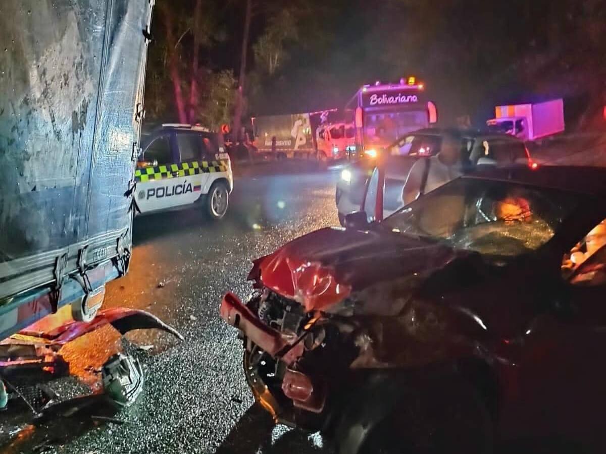 Accidente en la vía Manizales - Bogotá, dejó varias personas heridas