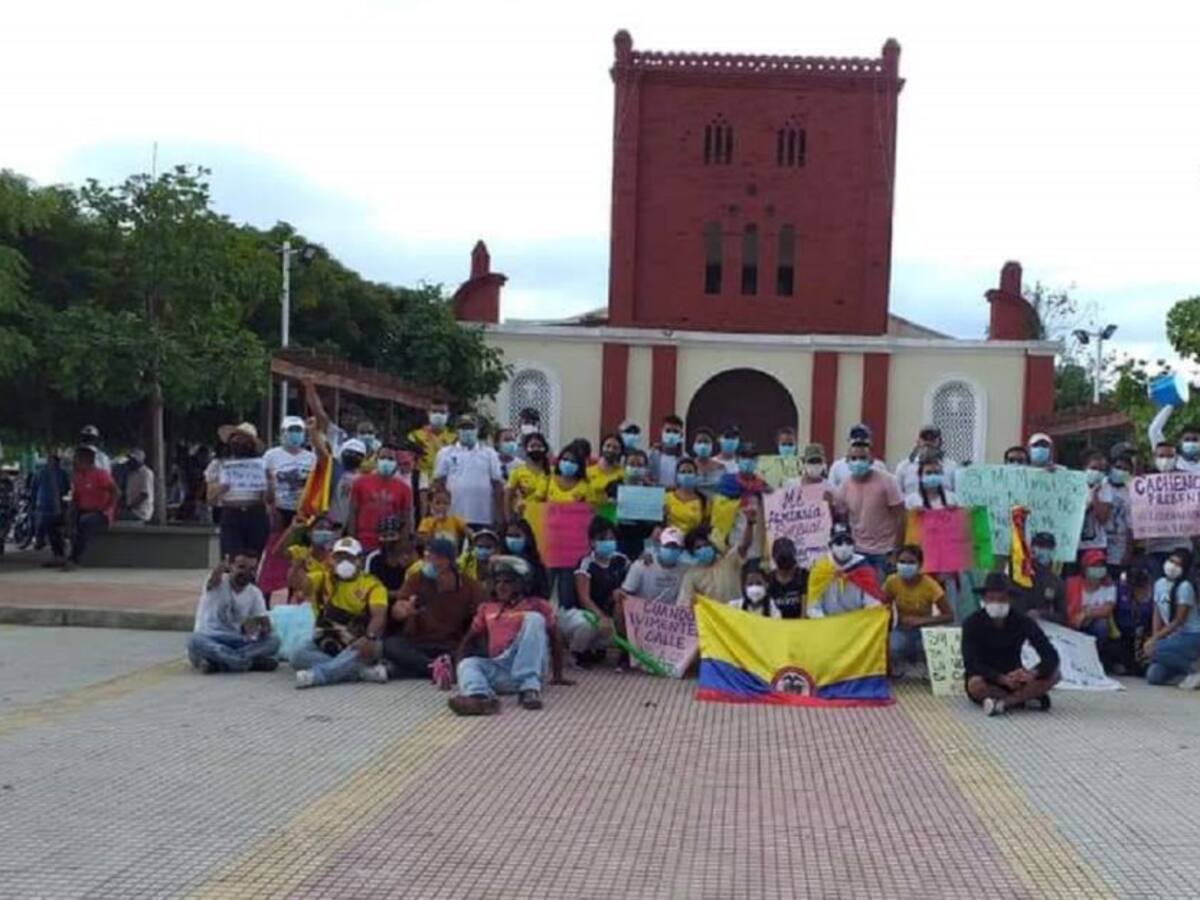 Habitantes de Turbana se unen al paro nacional con un plantón pacífico