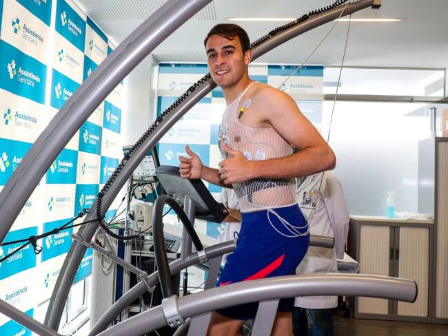 Eric García en la revisión médica con el Barcelona.