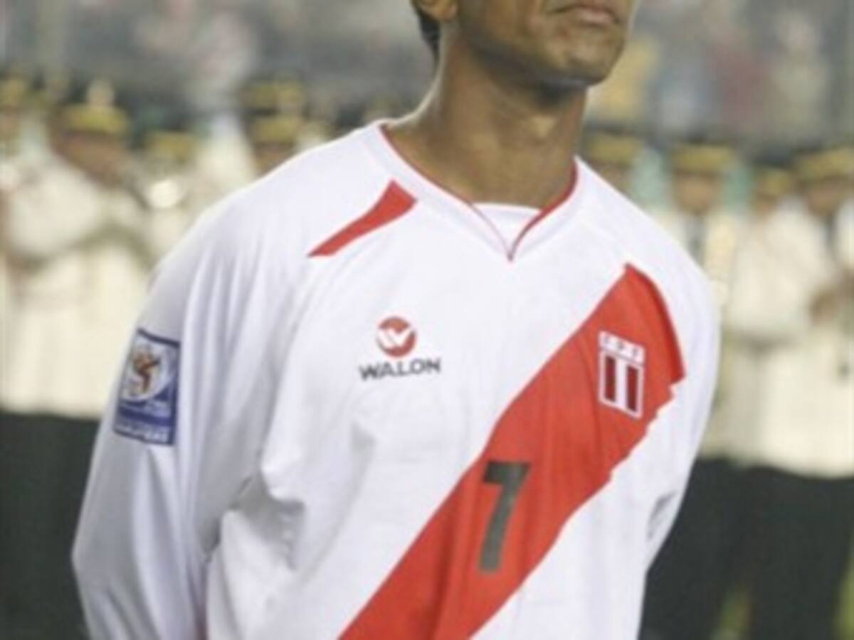Nolberto Solano no estaría con Perú ante Colombia por eliminatorias