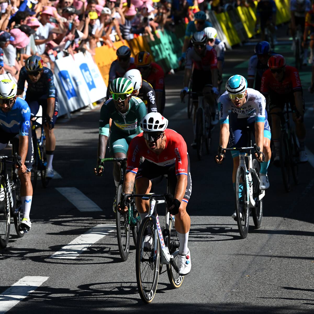 Fernando Gaviria se aferra a la victoria en la etapa 13 del Tour: Hora y dónde seguir
