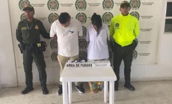 Alias "cachorro" fue capturado junto a una mujer. Foto Cortesía Policía Valle del Cauca