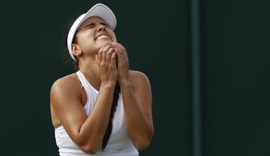 María Camila Osorio festeja tras una histórica participación en Wimbledon.