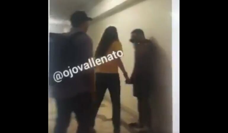 Video: Bochornosa pelea de una mujer que encontró a su esposo siendo infiel