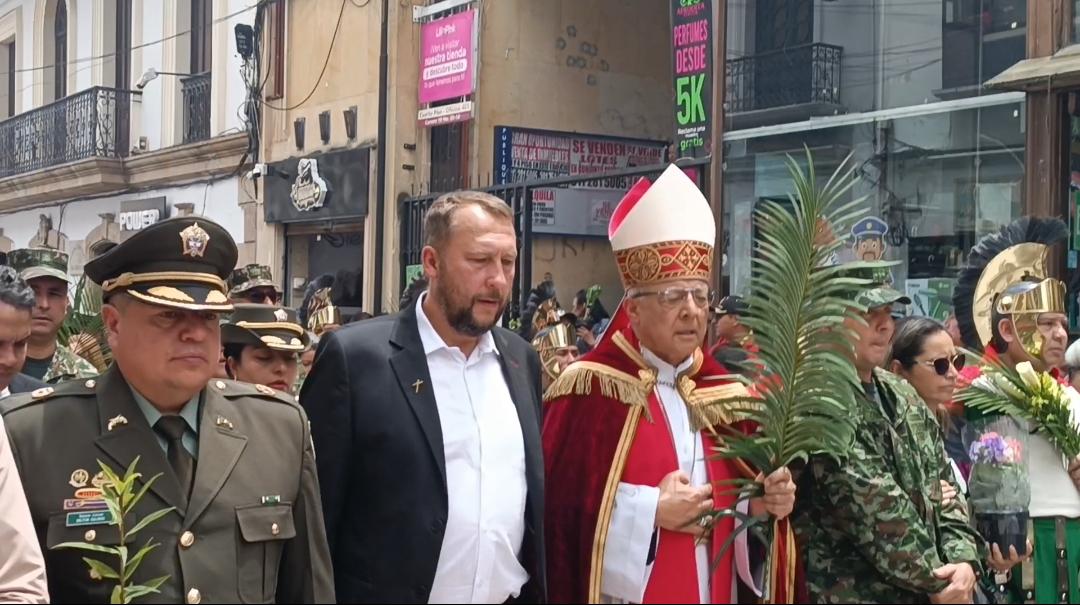 Monseñor Gabriel Ángel Villa Vahos, arzobispo de la Arquidiócesis de Tunja, Boyacá, en la procesión de Domingo de Ramos / Foto: Caracol Radio.