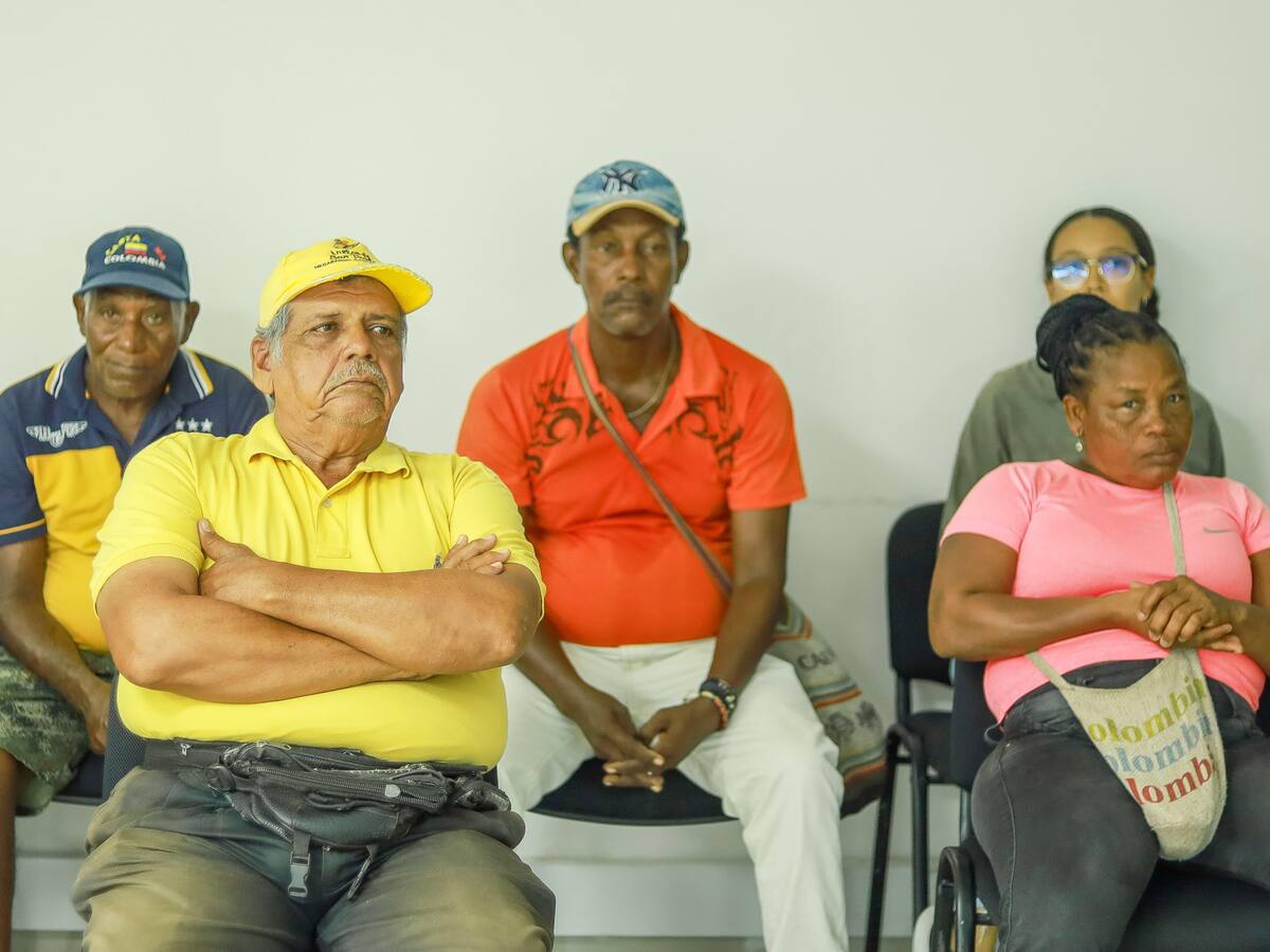 Vendedores de frutas y agua de coco del Centro Histórico de Cartagena reciben capacitación