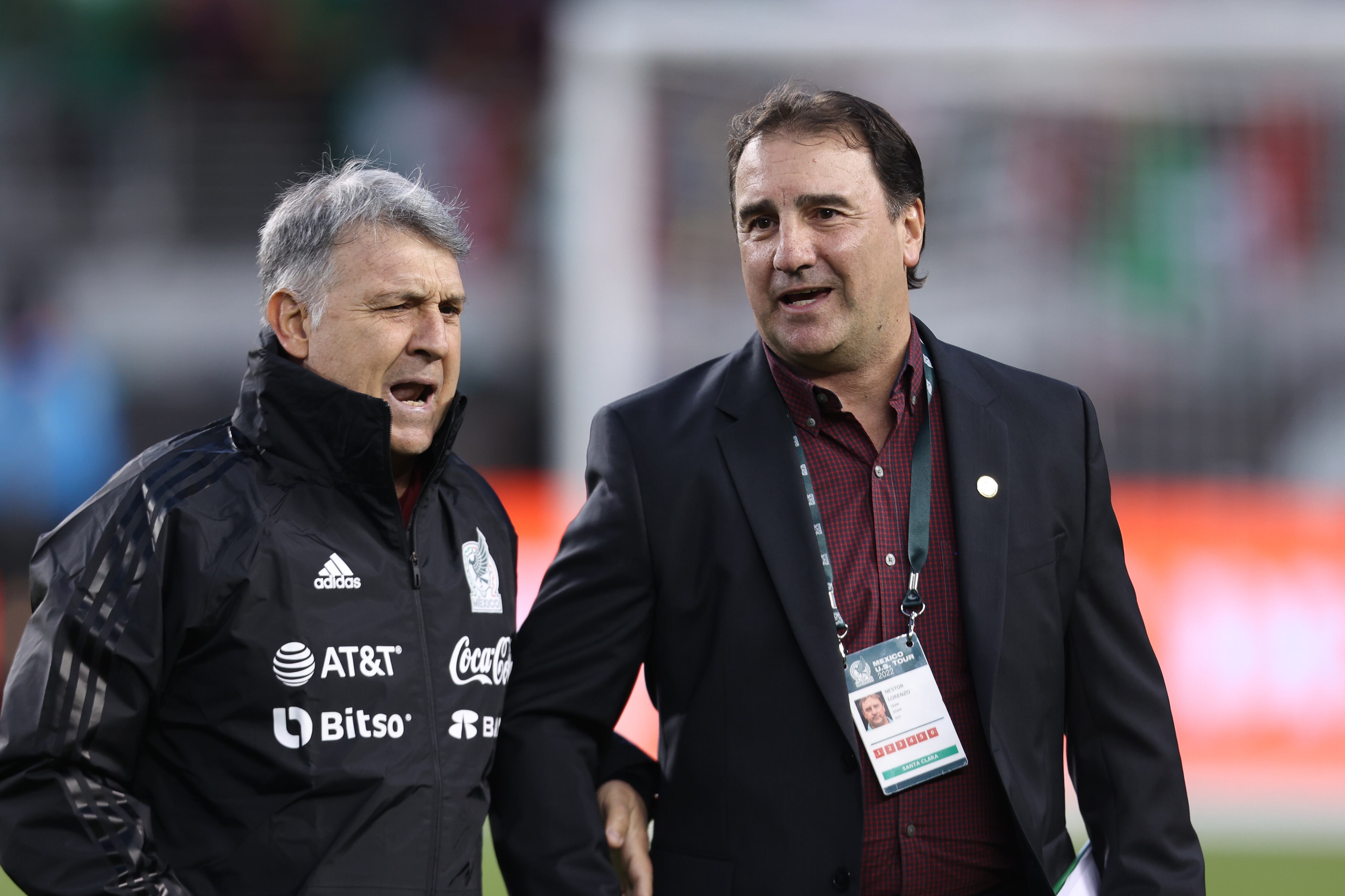 Gerardo Martino, técnico de México y Néstor Gabriel Lorenzo de Colombia (Foto de Omar Vega/Getty Images)