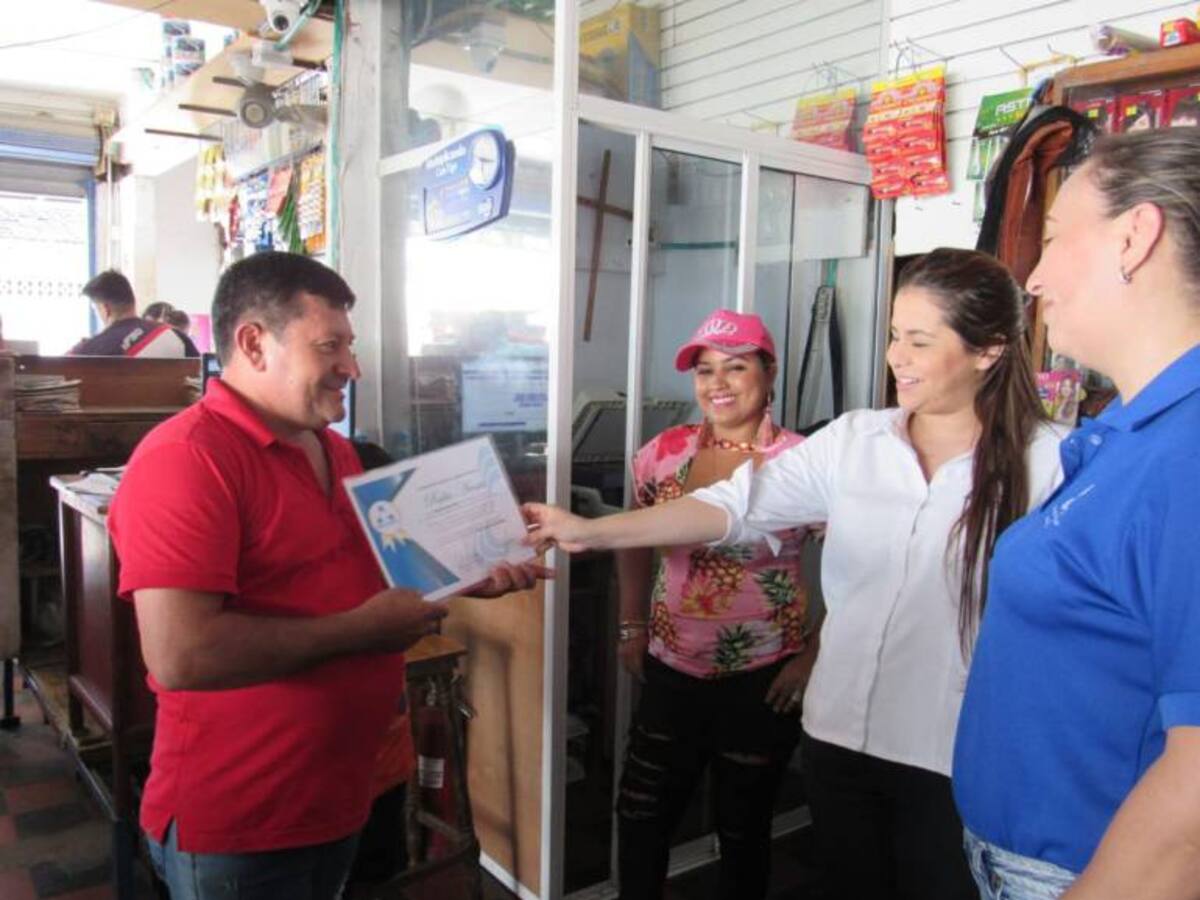 CamCartagena hace reconocimiento a detallistas de la ciudad
