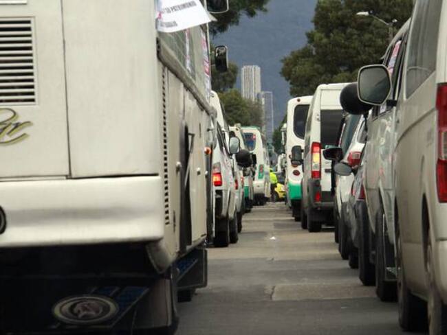 Policía realizará operativos para controlar transporte pirata en Bogotá