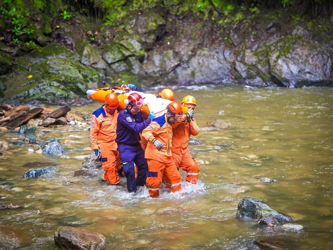 Hombre fue encontrado sin vida en una cascada en Piedecuesta, Santander. Foto: Defensa Civil.