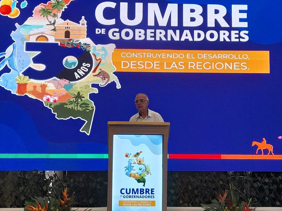 4 gobernadores y ministro de Defensa irán a consejo de seguridad en Santa Rosa