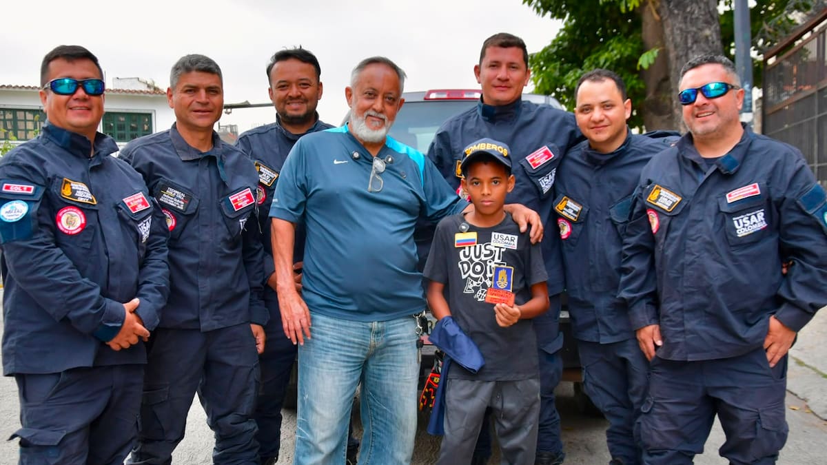 Moisés abrazó a los rescatistas colombianos que salvaron su vida tras terremotos en Venezuela