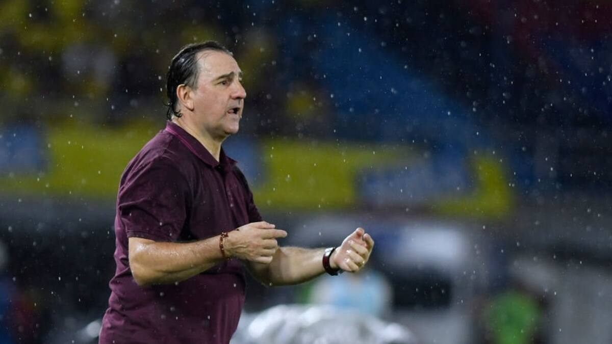 Néstor Lorenzo tras la derrota con Ecuador: “Estoy muy caliente”