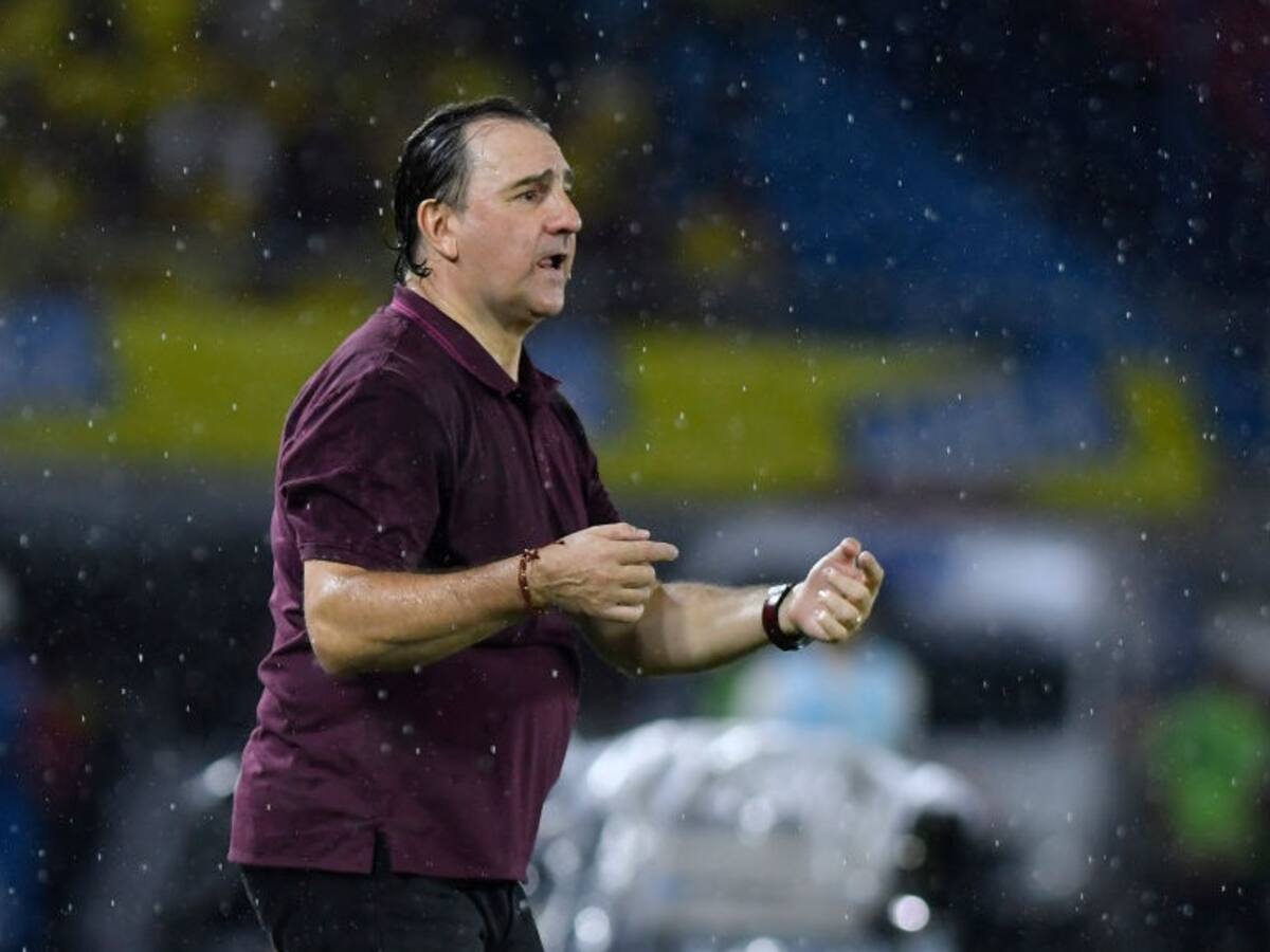 Néstor Lorenzo tras la derrota con Ecuador: “Estoy muy caliente”