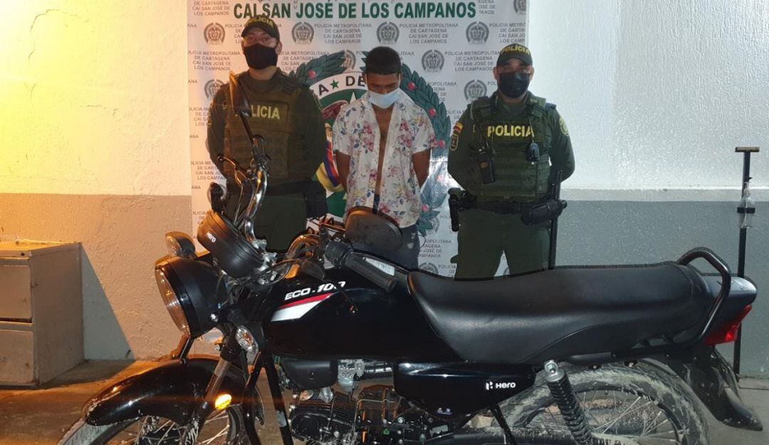 Según la Policía este hombre estaría vinculado a varios robos de este tipo de vehículos en los barrios San José de los Campanos y El Pozón