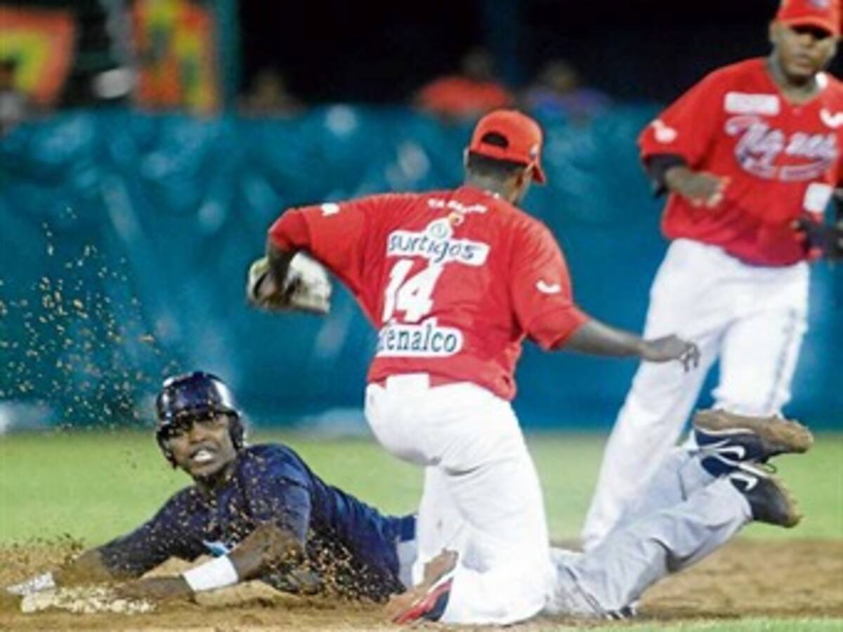 Leones venció Tigres y empató la serie semifinal del béisbol profesional