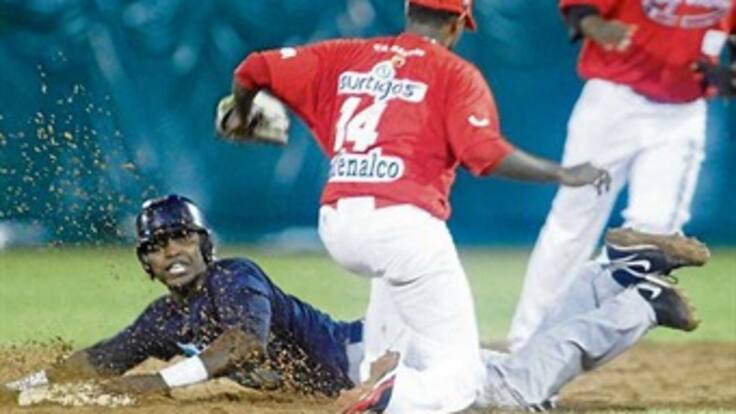 Leones venció Tigres y empató la serie semifinal del béisbol profesional
