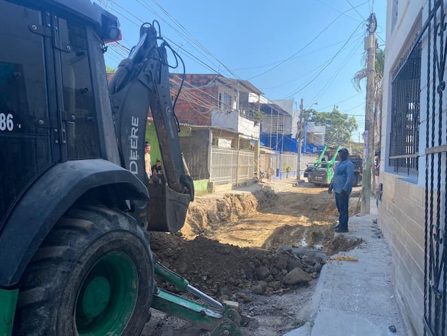 Vecinos de Villa Estrella denuncian anomalías en obra de pavimentación de su calle
