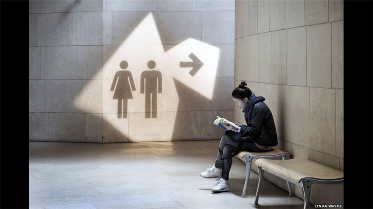 "El uso inusual de paneles de madera para revestir el material para techos del edificio se ajusta al tema artístico del edificio único", dice Wong Poh Chek un fotógrafo que trabaja en Shanghai, China.