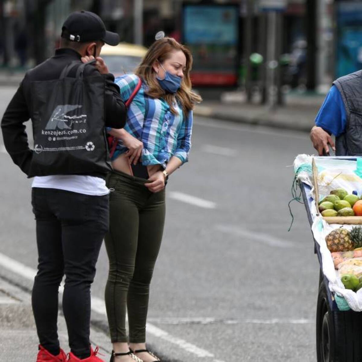 Más del 50% de vendedores ambulantes del centro de Medellín se enferman por contaminación