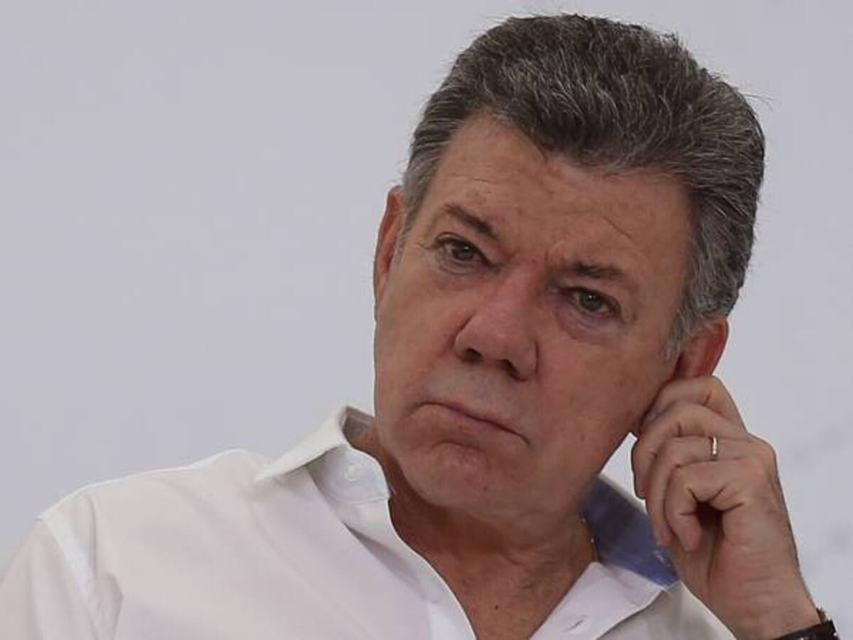Haber otorgado a las Cortes facultad electoral politizó ciertas decisiones: Santos