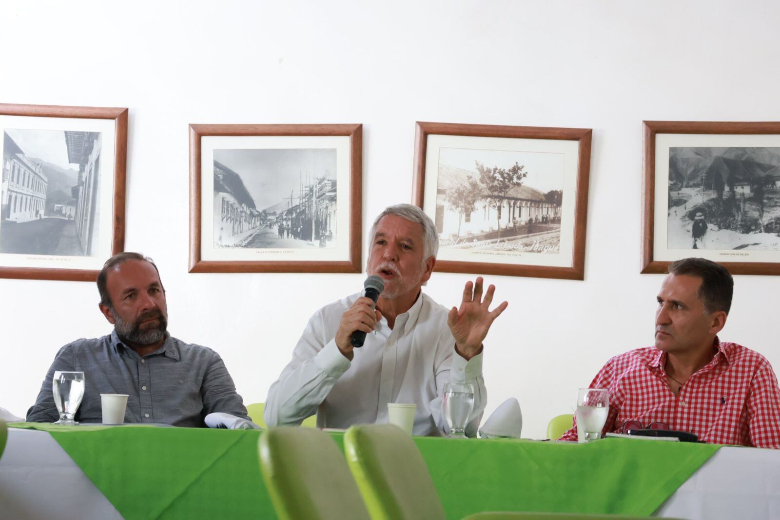 Enrique Peñalosa, exalcalde de Bogotá durante su visita a Ibagué