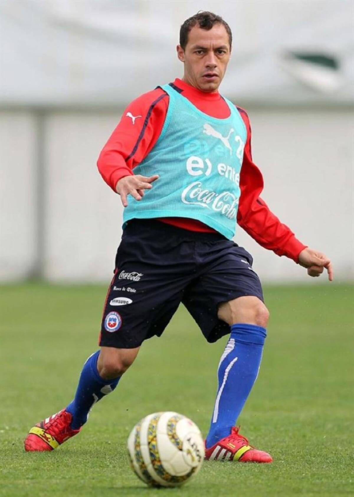 El jugador de la selección nacional de Chile Marcelo Díaz durante el entrenamiento en el complejo deportivo Juan Pinto Durán, en Santiago (Chile).