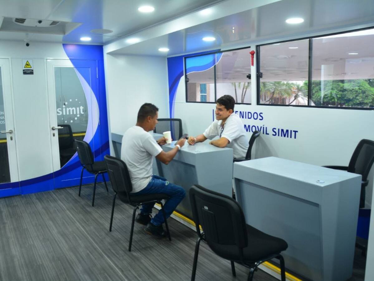 Renovación de licencias de conducción en parqueadero de Mall Plaza