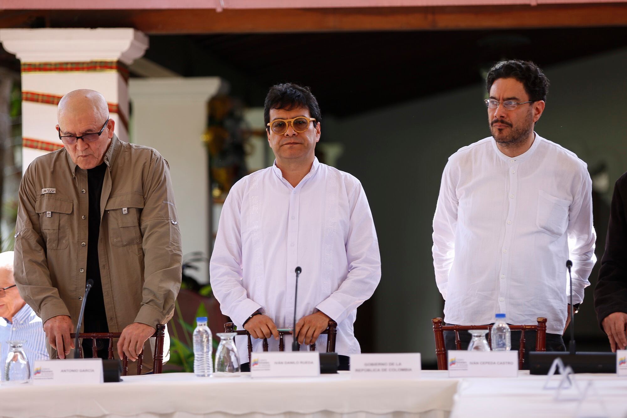 Eliecer Herlinto Chamorro, alias 'Antonio Garcia'; Iván Danilo Rueda e Iván Cepeda.(Photo by Pedro Rances Mattey/picture alliance via Getty Images)