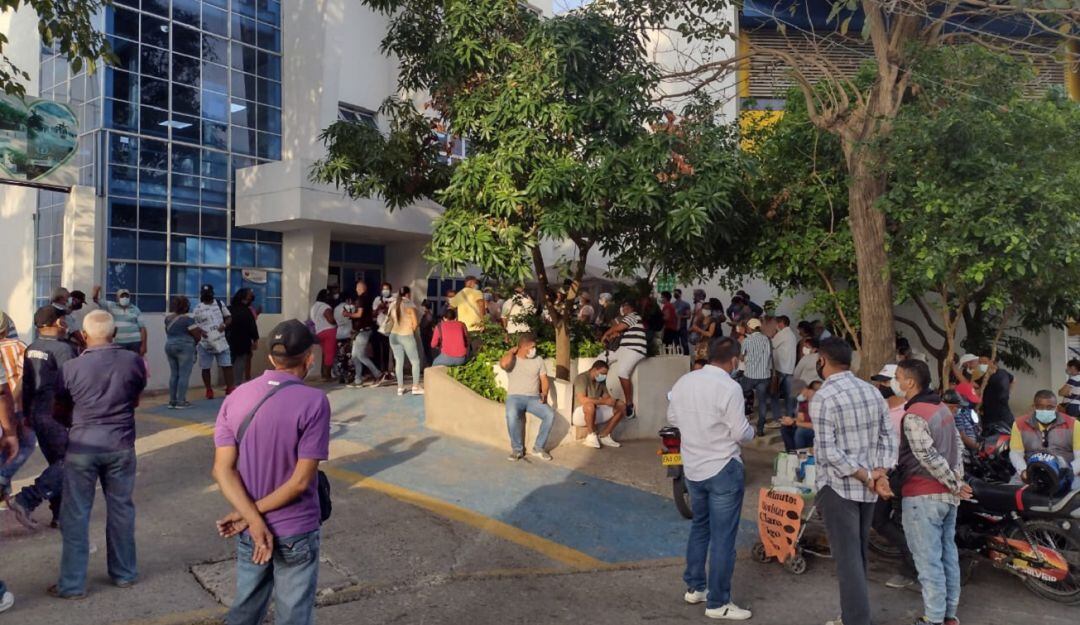 Pensionados portuarios y del magisterio se quejaron de los servicios