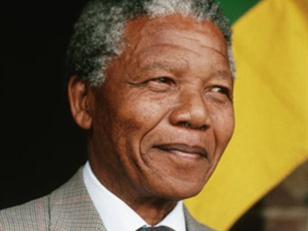 Mandela sale del hospital tras una noche ingresado para un control rutinario