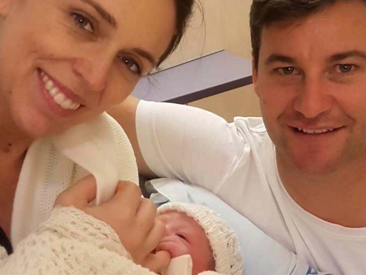 La primera ministra neozelandesa da a luz a una niña en un hospital público