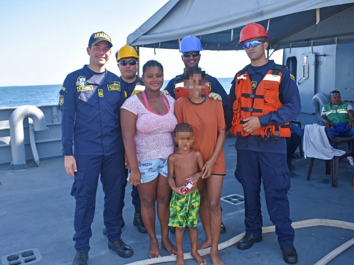 Armada rescató tres personas luego de naufragar en el Archipiélago de San Bernardo