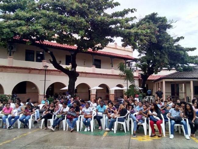 Estudiantes del colegio Mayor de Bolívar continúan en paro