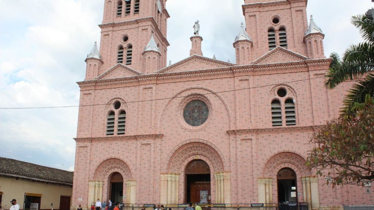 La Basílica de Buga cerró sus puertas por toque de queda