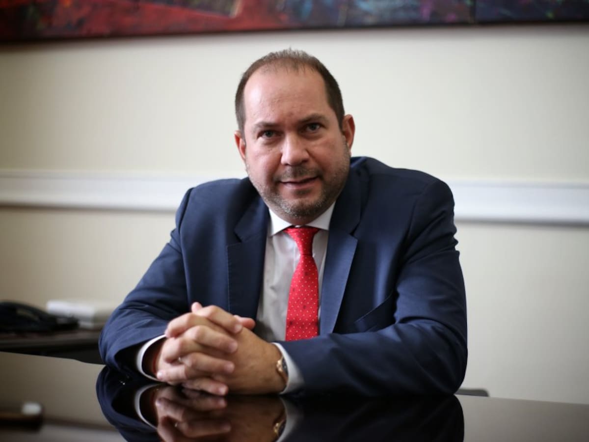 Presidente de Congreso dice que suspensión de compra de tiquetes para senadores “está casi resuelta”