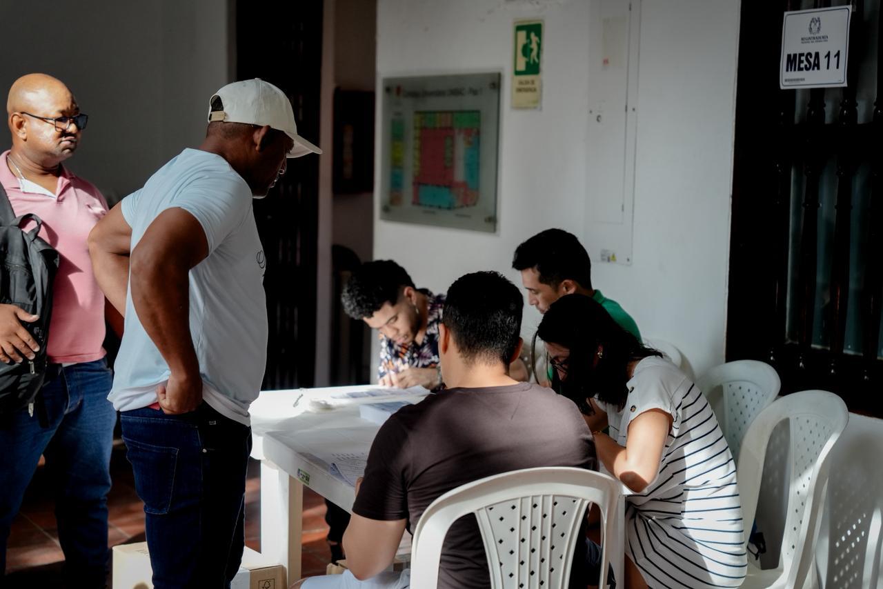 ágil presencia de las autoridades para resolver tensiones en algunos puestos, finalizó la segunda vuelta de la elección presidencial