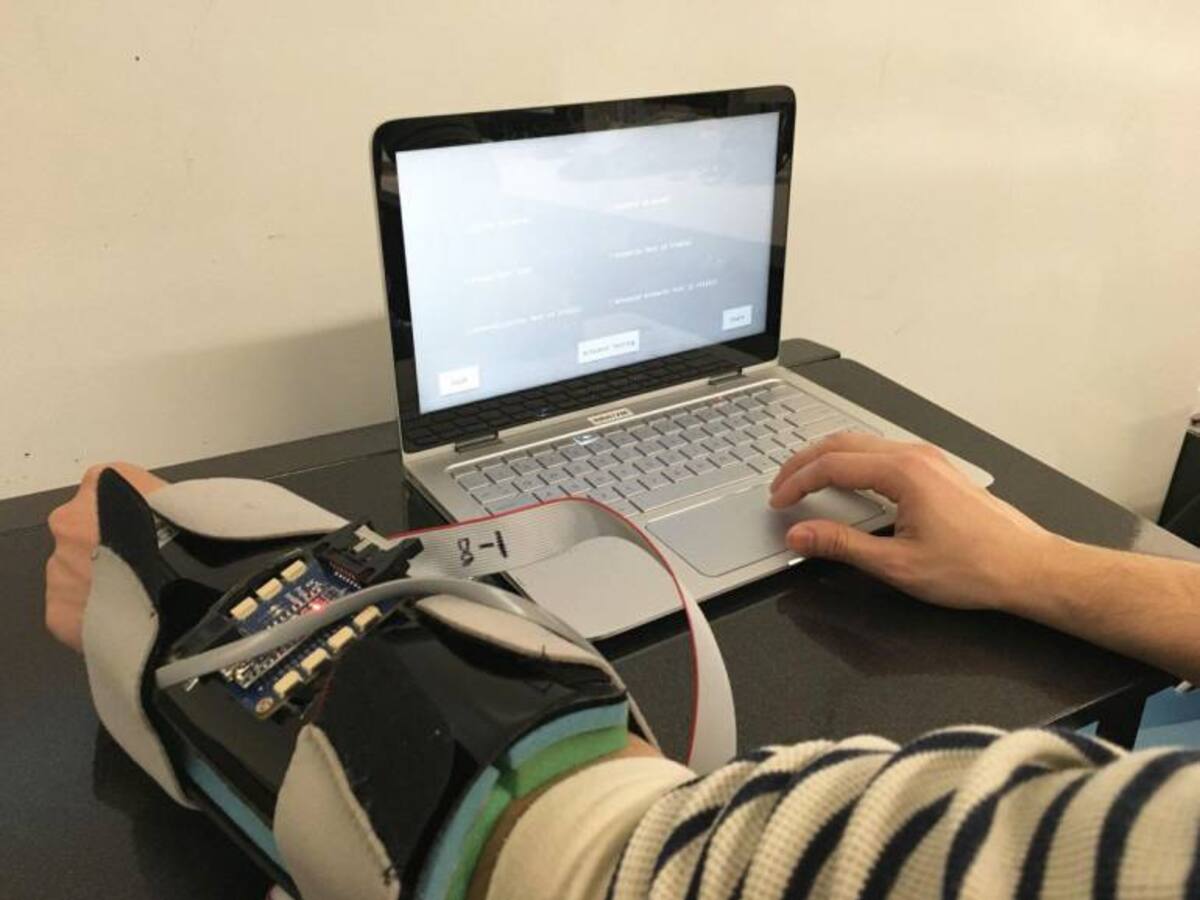 Sistema tecnológico permite recibir mensajes por medio del tacto